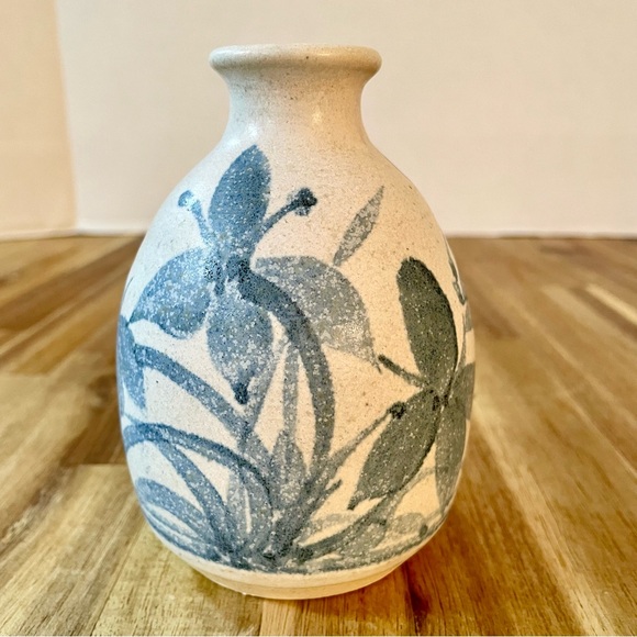 Studio Pottery Vase Artist Signed ‘91 Dusty Blue Flowers Floral 4.5” Tall VTG - Picture 1 of 9